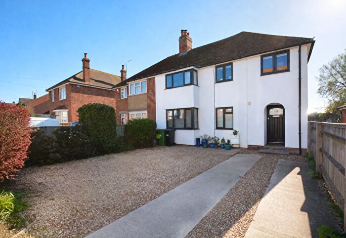 4 Bedroom Semi-Detached House For Sale In Chinnor Road, Thame, OX9