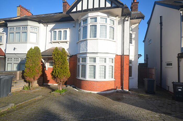 4 Bedroom Semi Detached House To Rent In Warren Road, E11