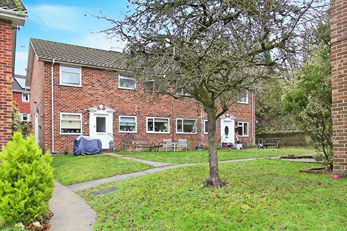 2 Bedroom Maisonette For Sale In Neville Close, Andover, Andover, SP10