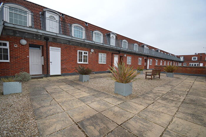 2 Bedroom Apartment To Rent In Longcroft House, Welwyn Garden City, AL8