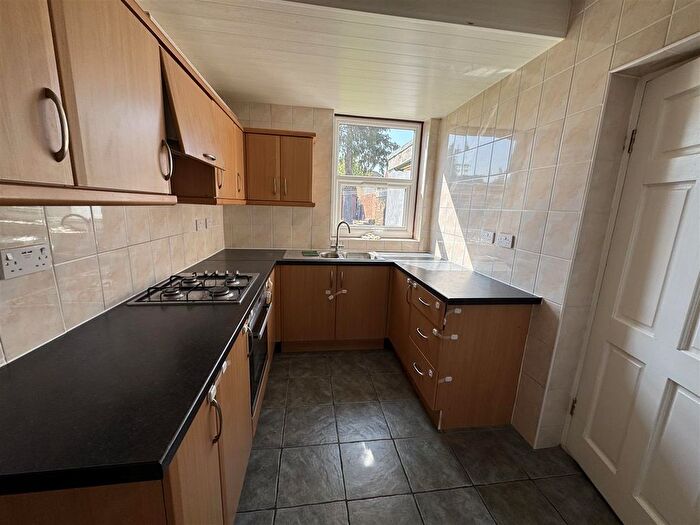 3 Bedroom Semi-Detached House To Rent In The Glen, Southall, UB2