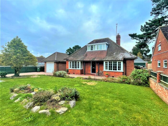 4 Bedroom Detached House To Rent In Long Lane, Tilehurst, RG31