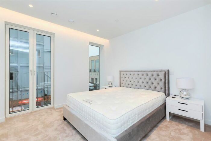 2 Bedroom Flat To Rent In Postmark, Jubilee Walk, WC1X