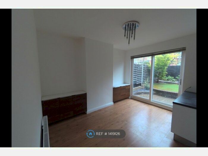 3 Bedroom Terraced House To Rent In Totterdown Street, Tooting Broadway / London, SW17