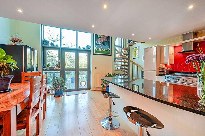 4 Bedroom Property For Sale In Tallow Road, Brentford, TW8