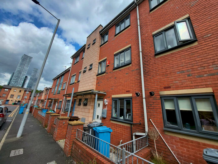 4 Bedroom Town House To Rent In New Welcome Street, Hulme, Manchester, M15