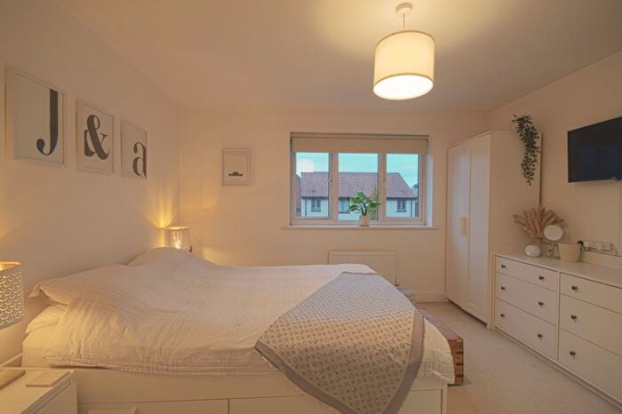 2 Bedroom Flat For Sale In Kempster Way, Weston Turville, HP22