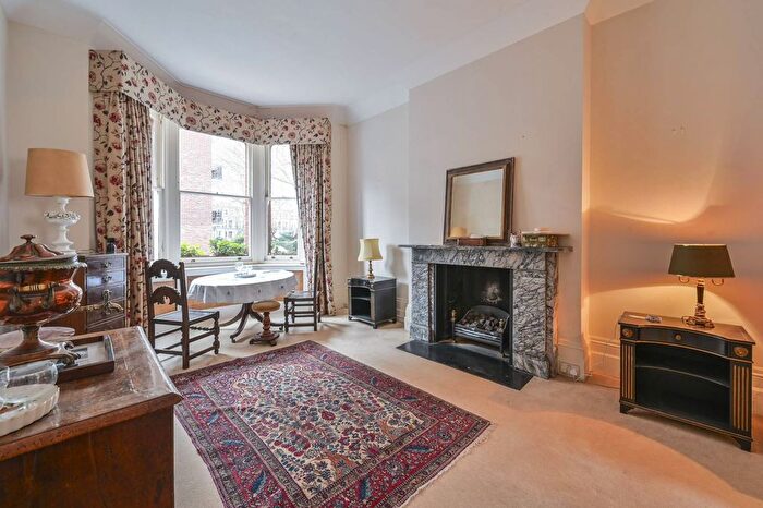 3 Bedroom Flat For Sale In Ralston Street, Chelsea, London, SW3