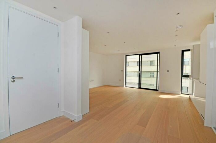 Studio To Rent In Commercial Street, Aldgate, London, E1