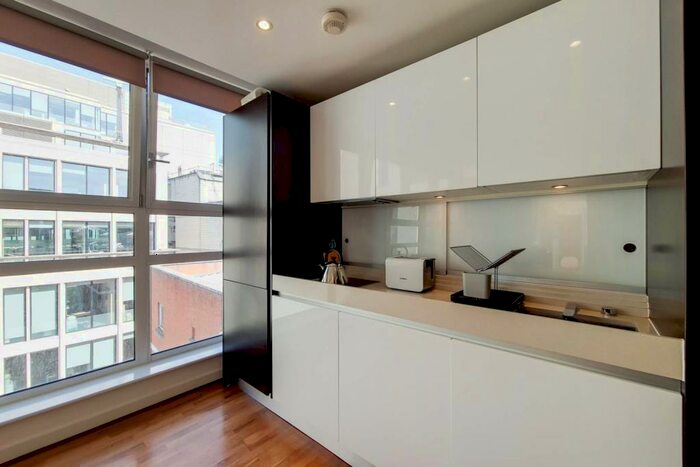 1 Bedroom Flat To Rent In Lambs Passage, Moorgate, London, EC1Y