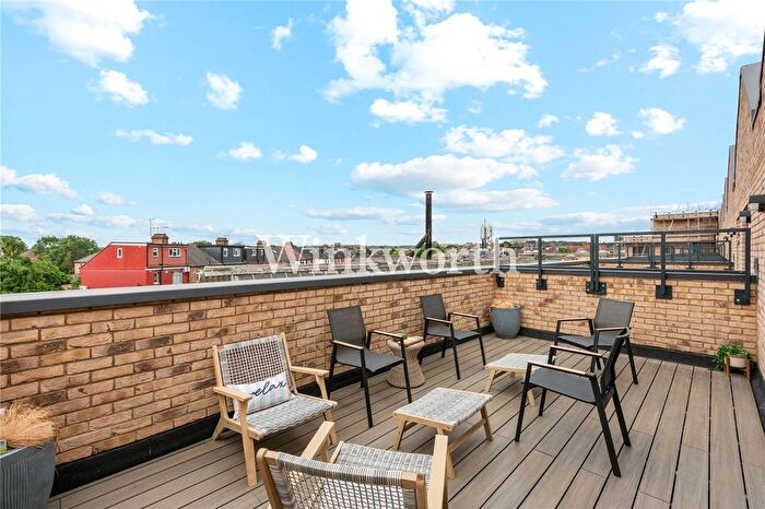 4 Bedroom Town House For Sale In Frankum Mews, Wood Green, London, N22