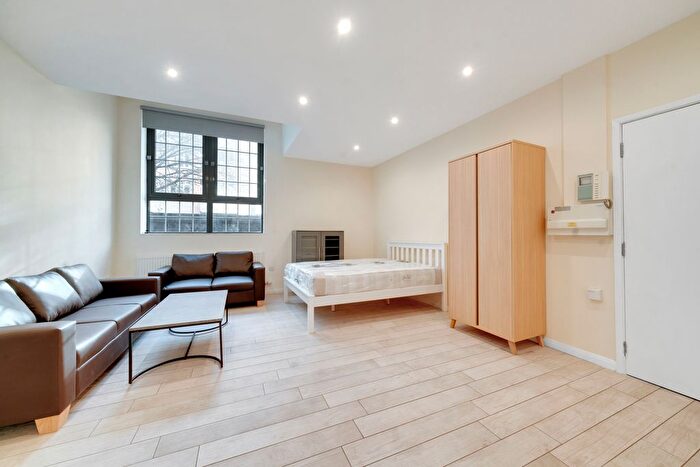 Studio To Rent In Gallery Apartments, Commercial Road, Whitechapel, London, E1
