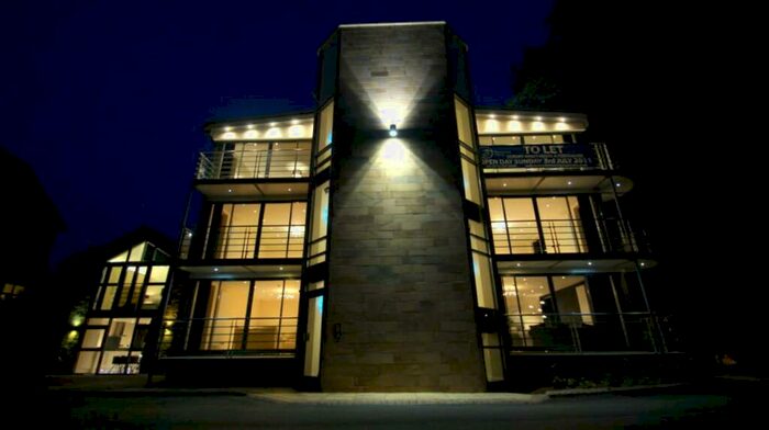 2 Bedroom Flat To Rent In Park Avenue, Roundhay, Leeds, LS8