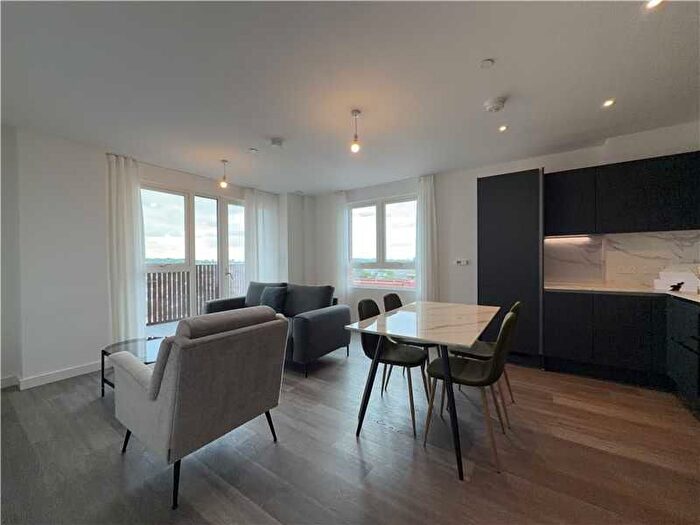 2 Bedroom Flat To Rent In Horn Lane, Acton, London, W3