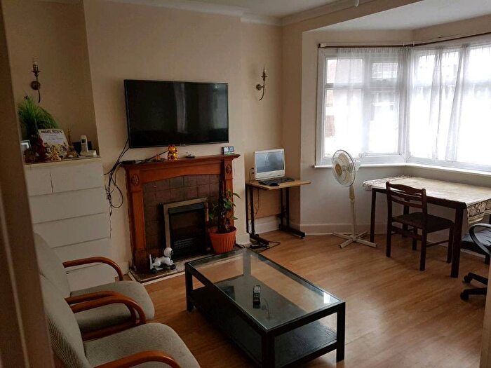 2 Bedroom Flat To Rent In Christchurch Avenue, Harrow, Greater London, HA3