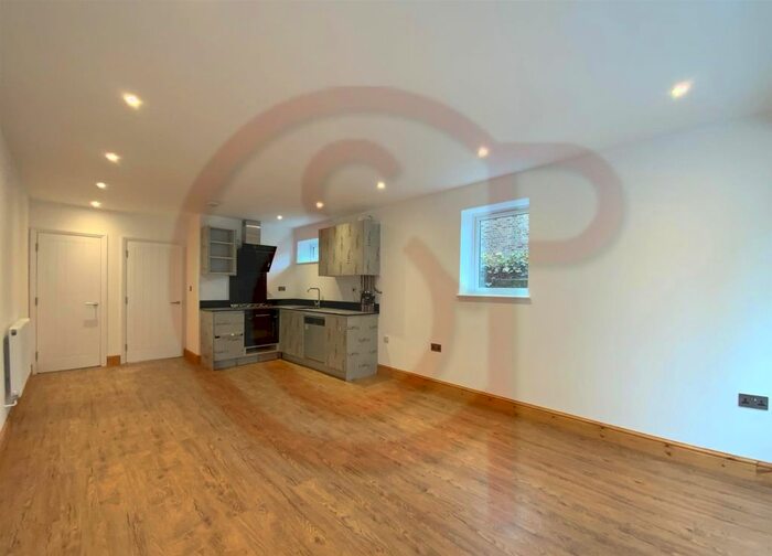 2 Bedroom Flat To Rent In Madeley Road, Ealing, W5