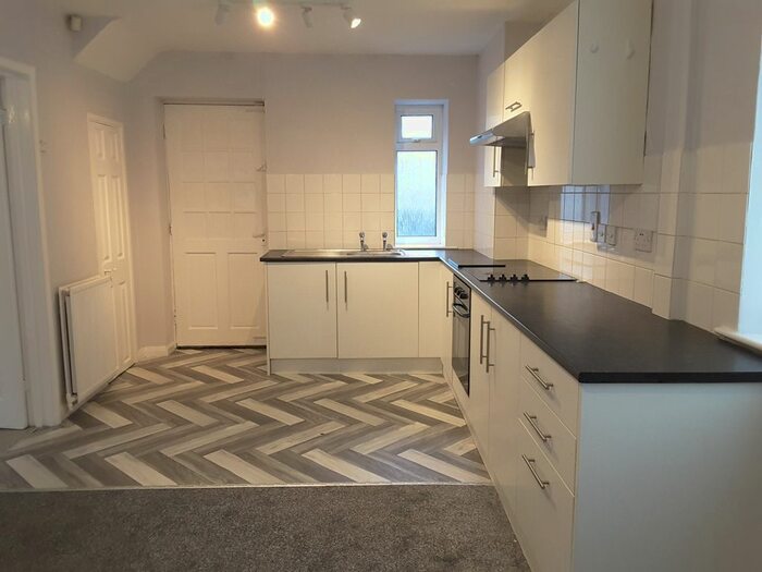 3 Bedroom Semi-Detached House To Rent In Castle View, Edlington, Doncaster, DN12