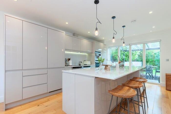 4 Bedroom Detached House To Rent In Henley Court Hernes Crescent, OX2