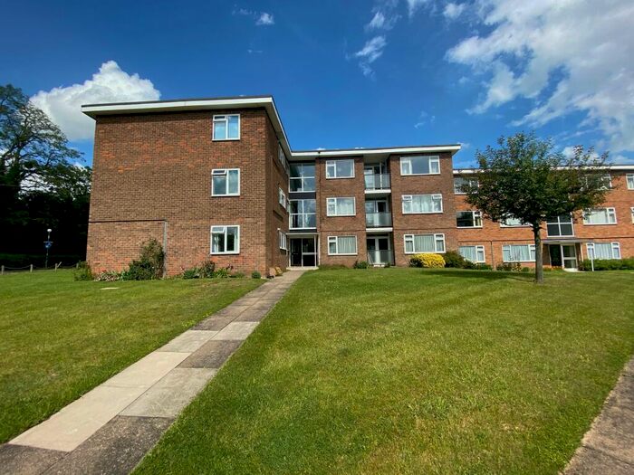 2 Bedroom Flat To Rent In Pine Court, Leamington Spa, CV32