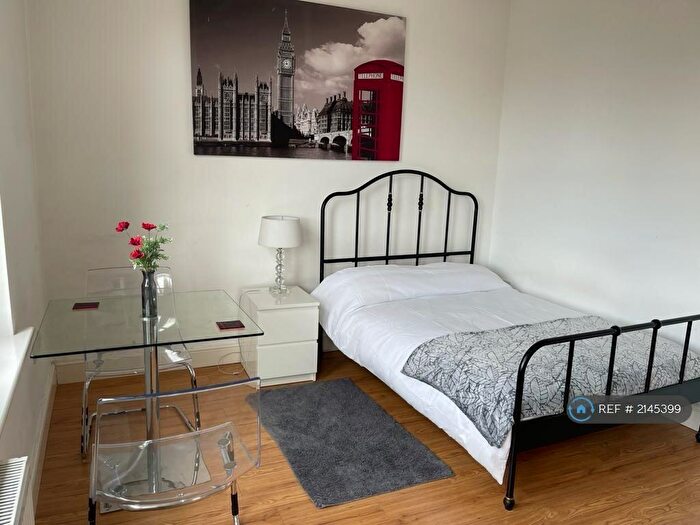 Studio To Rent In Studio, London, N11