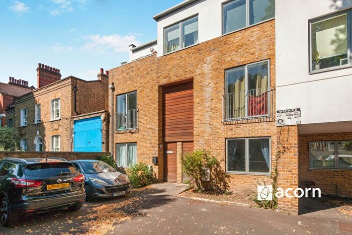 3 Bedroom End Of Terrace House To Rent In Benhill Road Camberwell, SE5