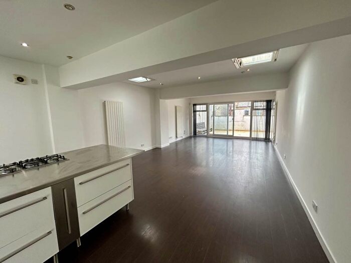 3 Bedroom Flat To Rent In Brook Street, Broughty Ferry, Dundee, DD5