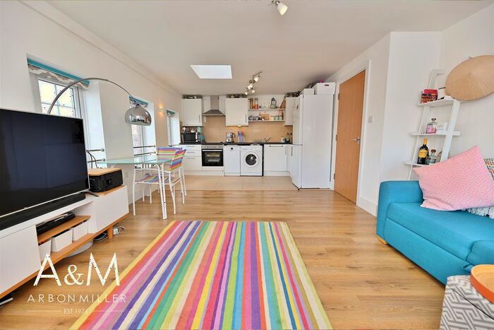 1 Bedroom Flat To Rent In High Street, Barkingside, IG6