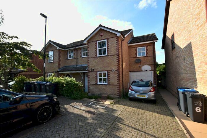 3 Bedroom Semi-Detached House To Rent In Morris Close, Croydon, CR0