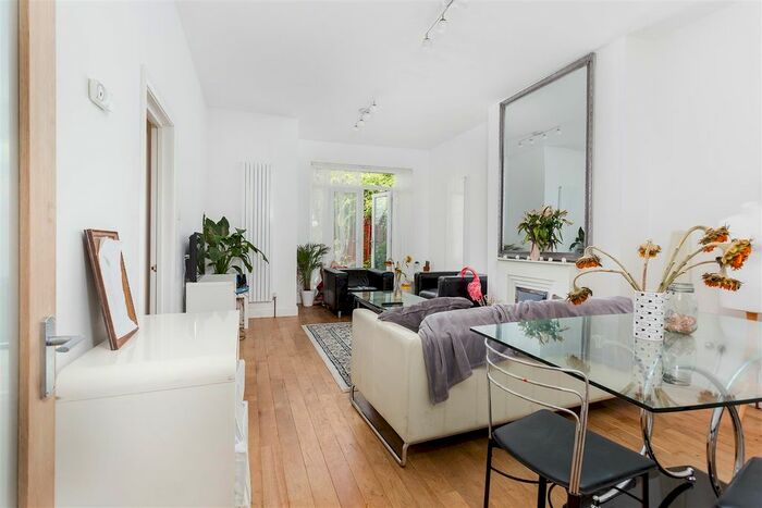 4 Bedroom Flat To Rent In Brondesbury Villas, London, NW6