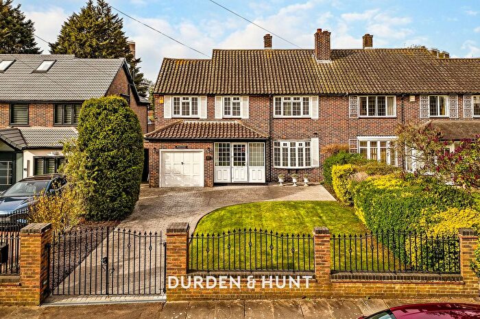 4 Bedroom Semi Detached House For Sale In Romford Road, Chigwell, IG7