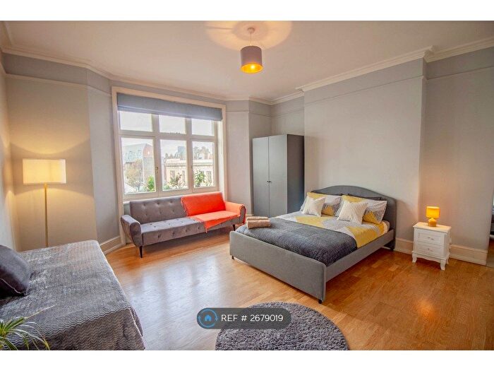 6 Bedroom Flat To Rent In Paddington, London, NW1