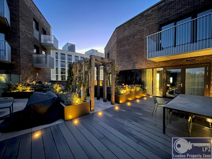 1 Bedroom Flat To Rent In Phoenix Place, Farringdon, WC1X