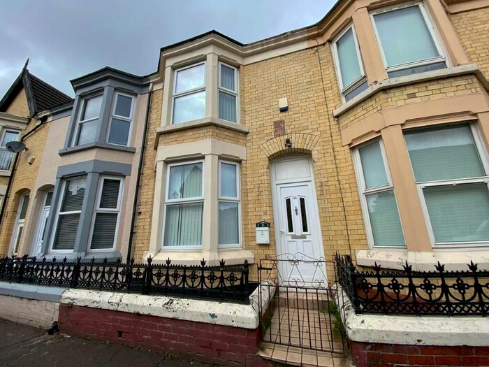 6 Bedroom House To Rent In Edinburgh Road, Kensington, L7