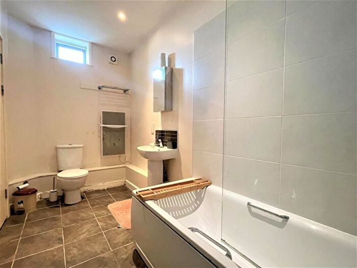 1 Bedroom Flat To Rent In - Wesley Avenue, London, NW10