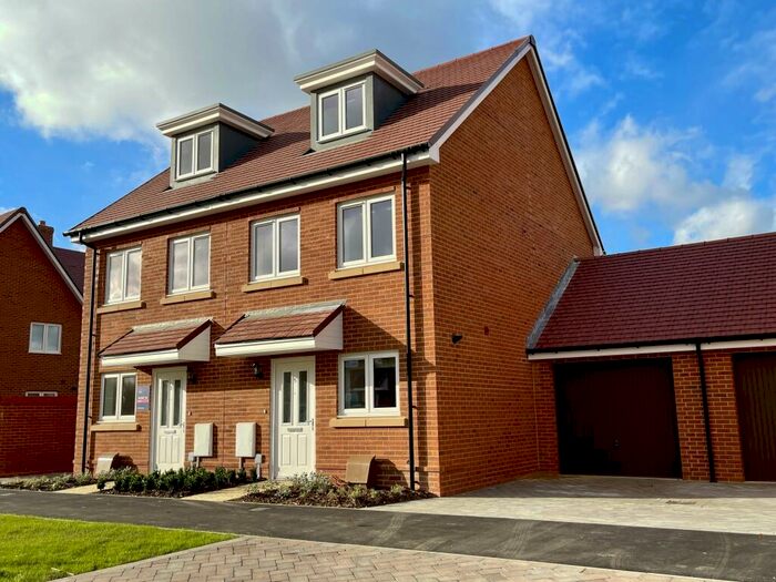 3 Bedroom Semi-Detached House To Rent In Spruce Hill Brook, Faygate, Horsham, RH12