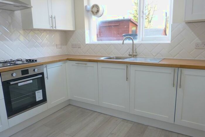 3 Bedroom Town House To Rent In Woodlands, London, NW11