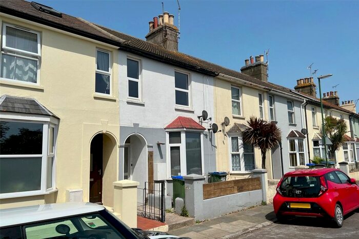 1 Bedroom Flat To Rent In Gloucester Road, Littlehampton, West Sussex, BN17