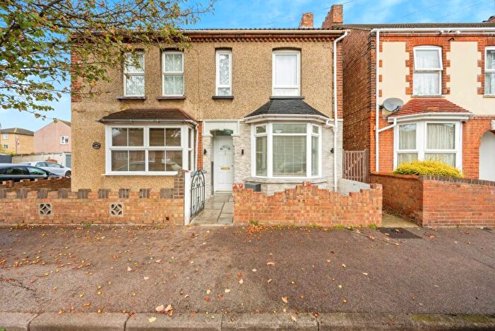 3 Bedroom Semi-Detached House For Sale In Kathie Road, Bedford, Bedfordshire, MK42