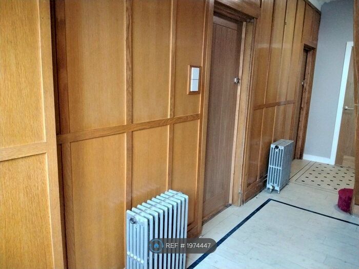 1 Bedroom Flat To Rent In Parkside, Westcliff-On-Sea, SS0