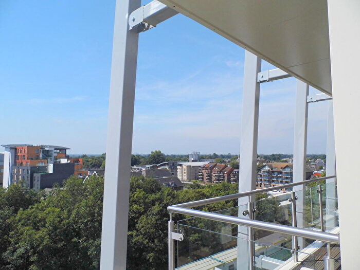 1 Bedroom Apartment To Rent In Kingston Riverside, KT2
