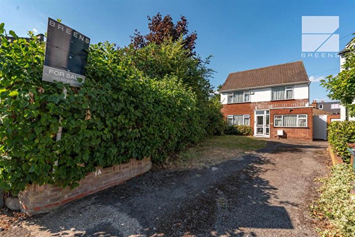 4 Bedroom Detached House For Sale In Preston Avenue, Highams Park, London, E4