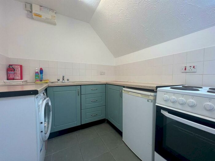 Flat To Rent In Jasmine Gardens, Hatfield, AL10