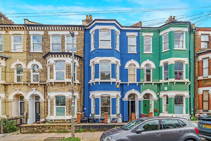 2 Bedroom Flat For Sale In Strathblaine Road, Clapham Junction, SW11