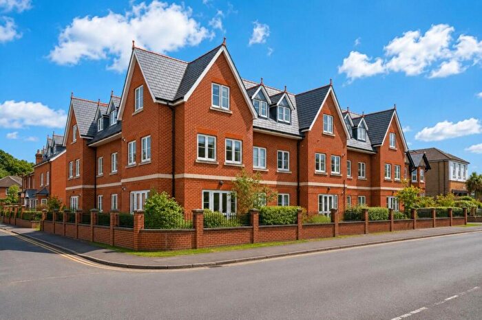 2 Bedroom Flat For Sale In Boundary View, Guildford, GU1