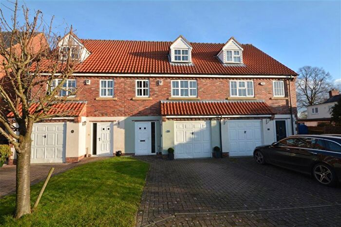 4 Bedroom Town House To Rent In Fieldside Court, Church Fenton, LS24