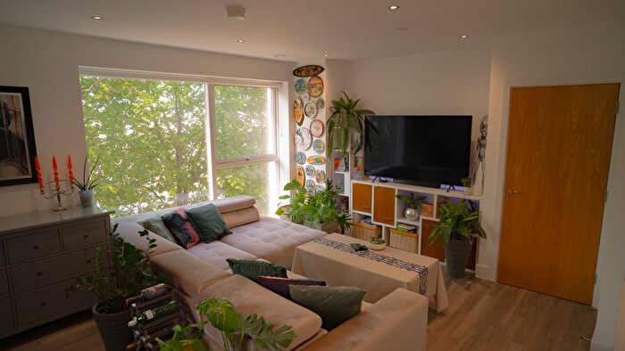 3 Bedroom Flat For Sale In Wray Avenue, London, E16