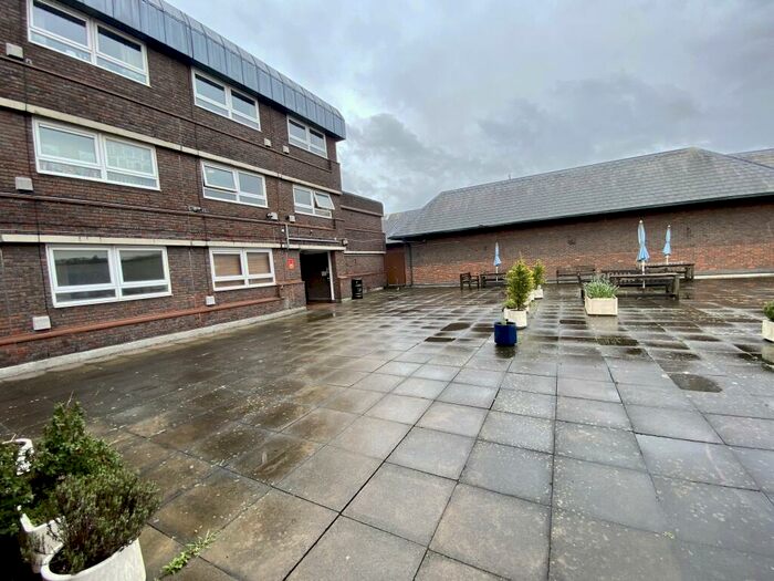 Studio To Rent In Friary House, GU1