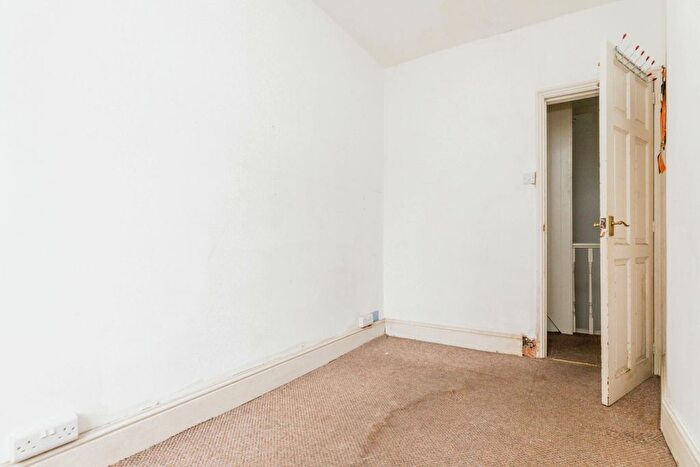 3 Bedroom End Of Terrace House For Sale In Firth Park Crescent, Sheffield, South Yorkshire, S5