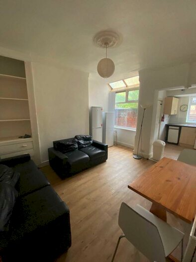 6 Bedroom Terraced House To Rent In Furness Road, Fallowfield, M14