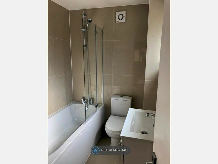 4 Bedroom Semi-Detached House To Rent In Dunston Road, London, SW11